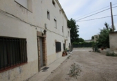 Дом с участком на продажу в городе Tortosa. Фото