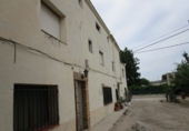 Дом с участком на продажу в городе Tortosa. Фото