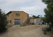 Дом с участком на продажу в городе Tortosa. Фото