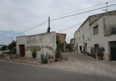 Дом с участком на продажу в городе Tortosa. Фото