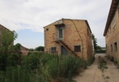 Дом с участком на продажу в городе Tortosa. Фото