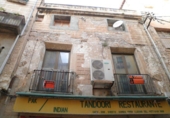 Дом с участком на продажу в городе Tortosa. Фото