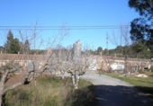 Отдельно стоящий дом с участком на продажу в городе Tortosa. Фото