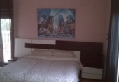 Отдельно стоящий дом с участком на продажу в городе Tortosa. Фото
