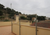 Дом с участком на продажу в городе Tortosa. Фото