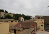 Дом с участком на продажу в городе Tortosa. Фото
