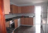 Отдельно стоящий дом с участком на продажу в городе Tortosa. Фото