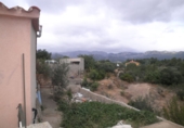 Отдельно стоящий дом с участком на продажу в городе Tortosa. Фото