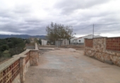 Отдельно стоящий дом с участком на продажу в городе Tortosa. Фото