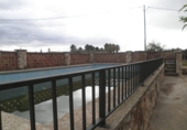 Отдельно стоящий дом с участком на продажу в городе Tortosa. Фото