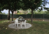 Отдельно стоящий дом с участком на продажу в городе Tortosa. Фото