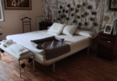 Отдельно стоящий дом с участком на продажу в городе Tortosa. Фото