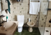 Отдельно стоящий дом с участком на продажу в городе Tortosa. Фото