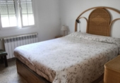Отдельно стоящий дом с участком на продажу в городе Tortosa. Фото