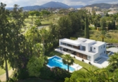 Xalet independent amb terreny en venda a la España, Marbella, ref.: TR25827 foto