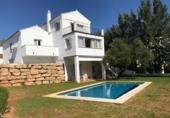 Chalet independiente con terreno en alquiler en Marbella ref: TR284905 foto