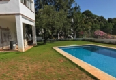 Chalet independiente con terreno en alquiler en Marbella ref: TR284905 foto