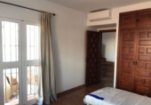 Chalet independiente con terreno en alquiler en Marbella ref: TR284905 foto