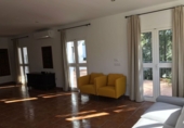 Chalet independiente con terreno en alquiler en Marbella ref: TR284905 foto