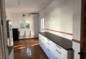 Chalet independiente con terreno en alquiler en Marbella ref: TR284905 foto