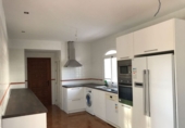 Chalet independiente con terreno en alquiler en Marbella ref: TR284905 foto