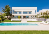 Chalet independiente con terreno en venta en Marbella ref: TR25889 foto
