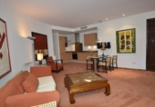Chalet independiente con terreno en venta en la España, Marbella, ref: TR25823 foto