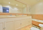 Xalet independent amb terreny en venda a Marbella ref.: TR25909 foto