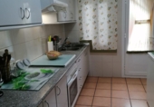 Отдельно стоящий дом с участком на продажу в городе Вальдепеньяс. Фото