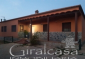 Xalet independent amb terreny en venda a Carmona ref.: TR58752 foto