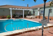 Chalet independiente con terreno en venta en Carmona ref: TR59924 foto