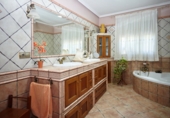 Chalet independiente con terreno en venta en La Guardia de Jaén ref: TR50209 foto