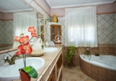 Chalet independiente con terreno en venta en La Guardia de Jaén ref: TR50209 foto