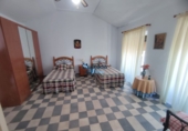 Дом с участком на продажу в городе Sabiote. Фото