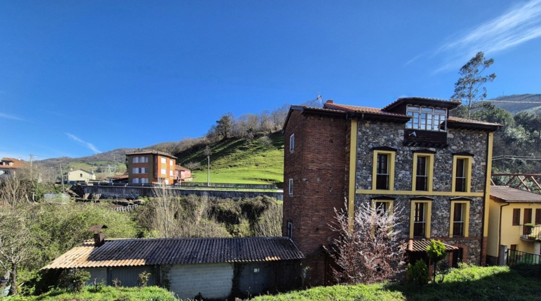Asturias - Pola de Lena - 256m2