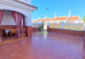 Chalet adosado con terreno en venta en Matalascañas ref: TR16057 foto