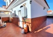 Chalet adosado con terreno en venta en Matalascañas ref: TR16057 foto