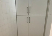 Отдельно стоящий дом с участком на продажу в городе Pinares de Lepe. Фото