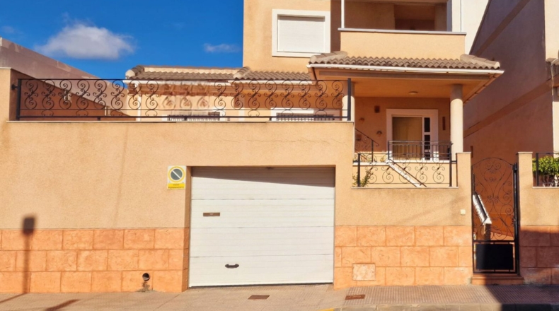 Аликанте - Formentera del Segura - 489m2