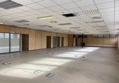 Промышленное здание на продажу в городе Sant Joan Despí. Фото