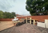 Отдельно стоящий дом с участком на продажу в городе Sant Joan Despí. Фото