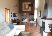 Дом с участком на продажу в городе el Vendrell. Фото