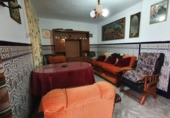 Дом с участком на продажу в городе Frailes. Фото