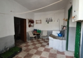 Дом с участком на продажу в городе Frailes. Фото