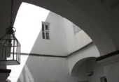 Отдельно стоящий дом с участком на продажу в городе Vejer de la Frontera. Фото