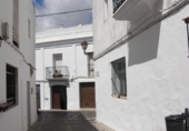 Отдельно стоящий дом с участком на продажу в городе Vejer de la Frontera. Фото