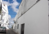 Отдельно стоящий дом с участком на продажу в городе Vejer de la Frontera. Фото