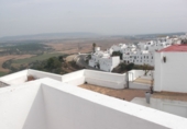 Дом с участком на продажу в городе Vejer de la Frontera. Фото