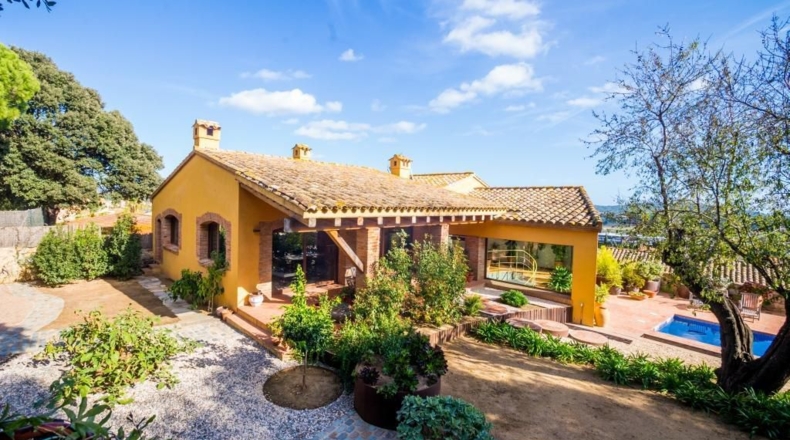 Gerona - Mont-ras - 588m2
