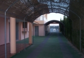 Отдельно стоящий дом с участком на продажу в городе Molina de Segura. Фото